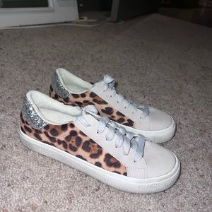 walmart sneakers size 6